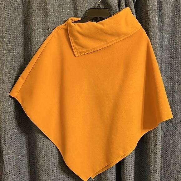 italian shrug/cloak, OS mustard yellow, black buttons - Picture 2 of 4